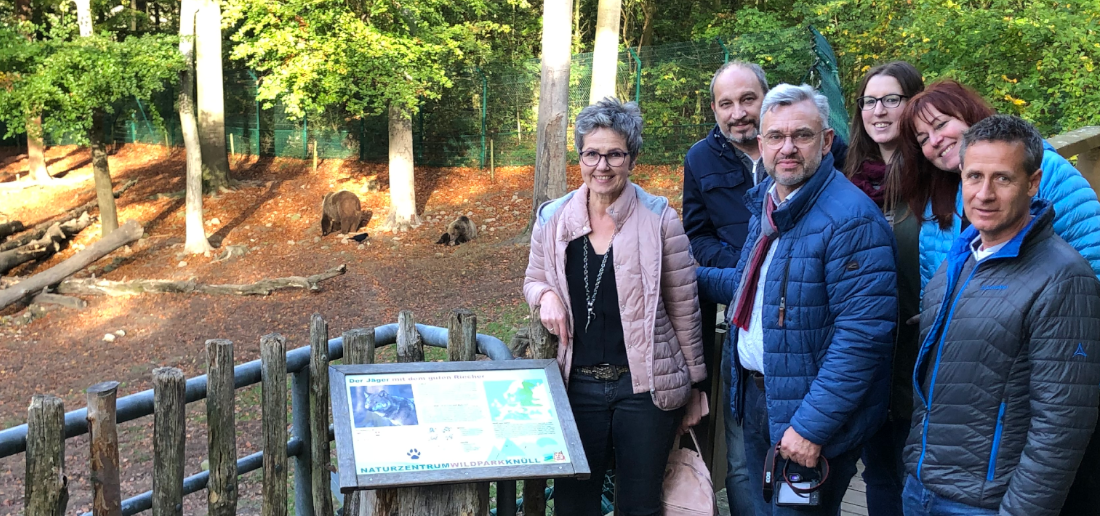 Wir wissen jetzt, wo sich Fuchs und Bär im Wildpark Knüll „Gute Nacht“ sagen